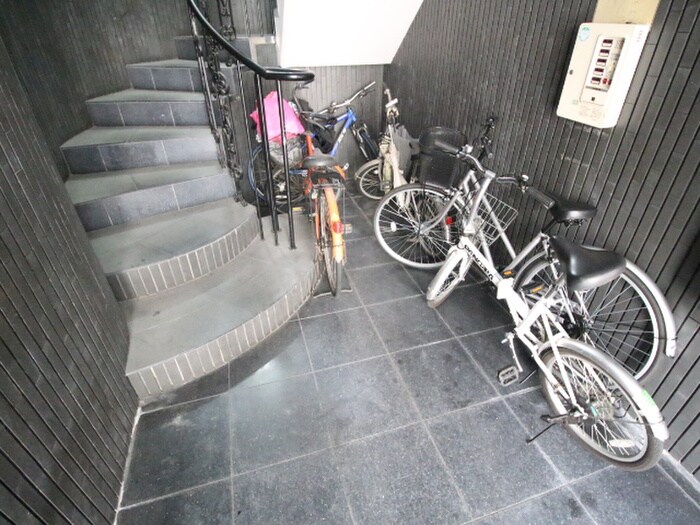 物件外観写真2　(駐輪場)