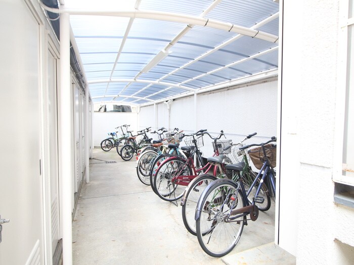 物件外観写真3　(駐輪場)