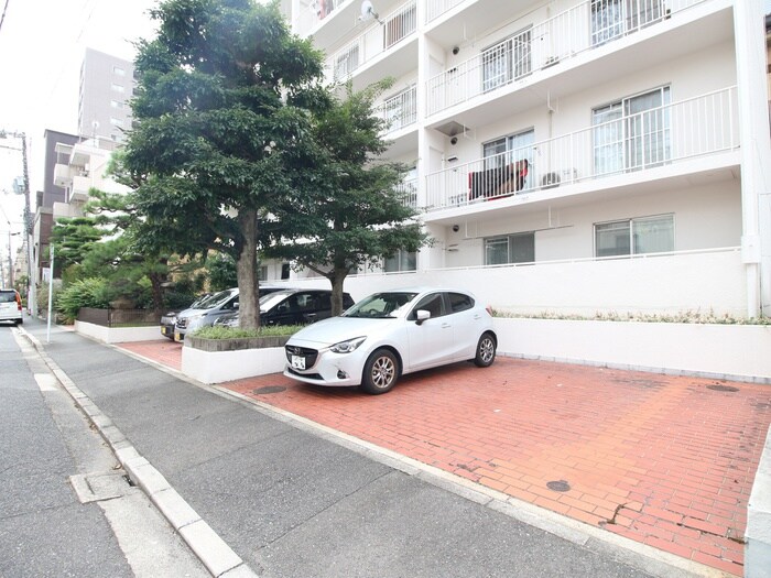 物件外観写真5　(駐車場)