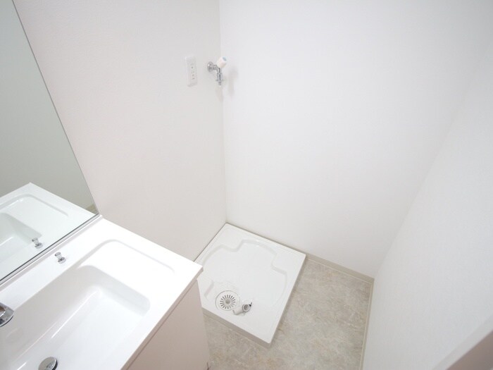 物件内観写真16　(洗濯機置場)