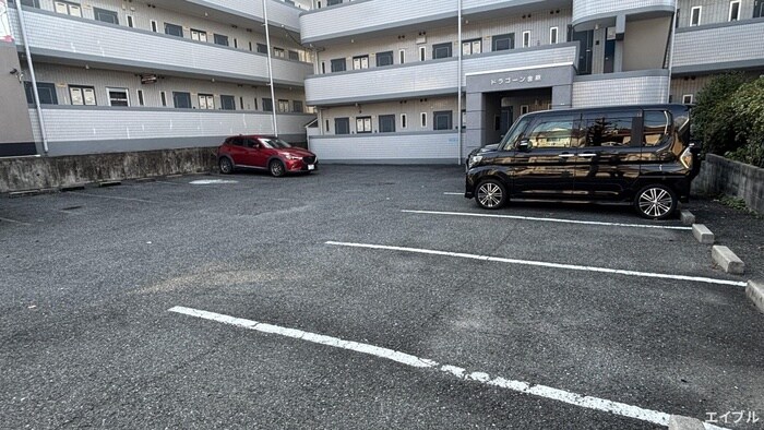 物件外観写真2　(駐車場)