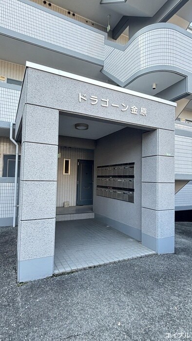 物件外観写真5　(エントランス部分)