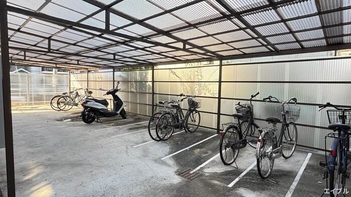 物件外観写真6　(駐輪場)