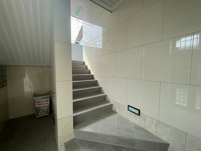 物件外観写真5　(エントランス部分)