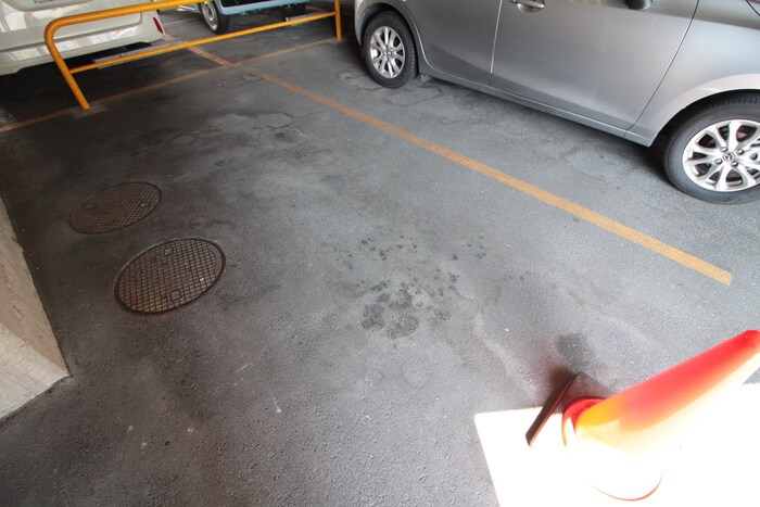 物件外観写真5　(駐車場)