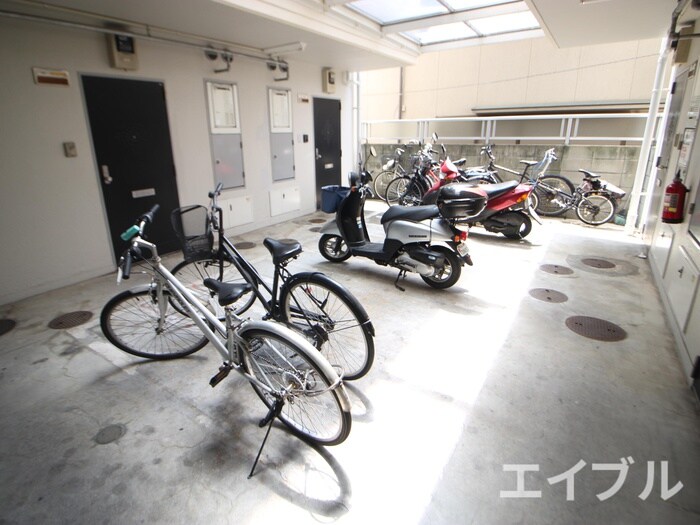 物件外観写真3　(駐輪場)