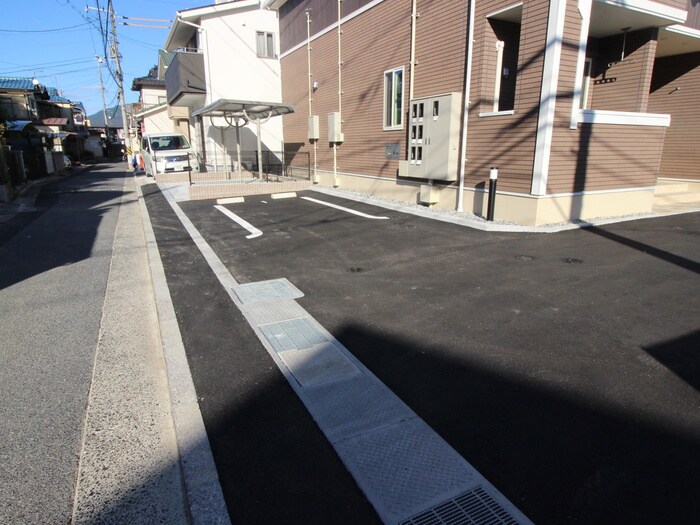 物件外観写真5　(駐車場)