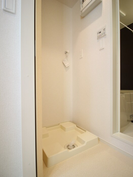 物件内観写真14　(洗濯機置場)