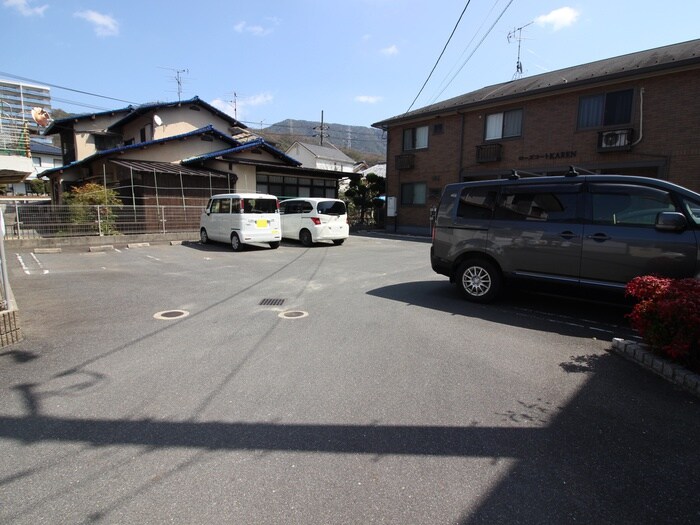物件外観写真2　(駐車場)