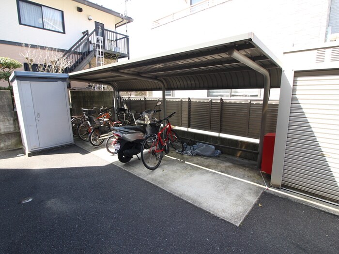 物件外観写真3　(駐輪場)