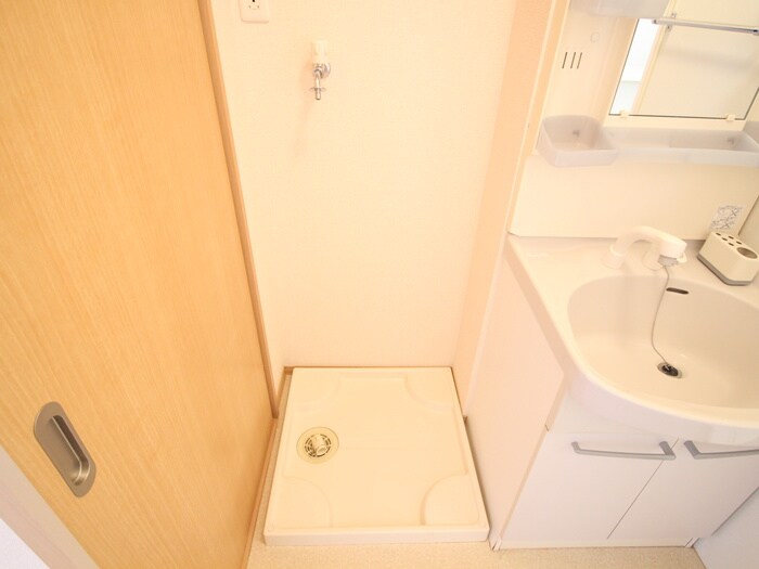 物件内観写真15　(洗濯機置場)