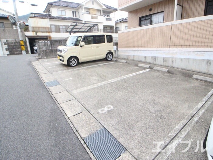 物件外観写真3　(駐車場)