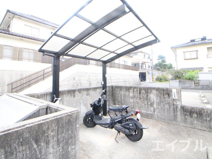 物件外観写真4　(駐輪場)