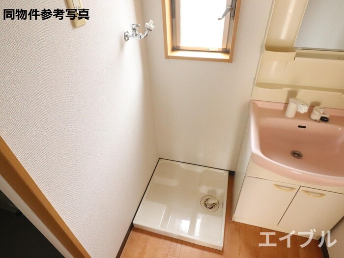 物件内観写真12　(洗濯機置場)