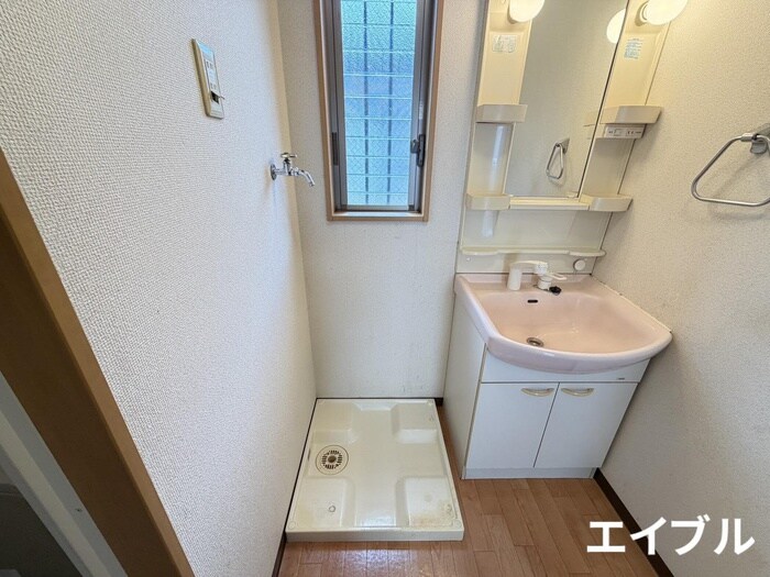 物件内観写真13　(洗濯機置場)