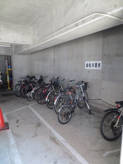物件外観写真3　(駐輪場)