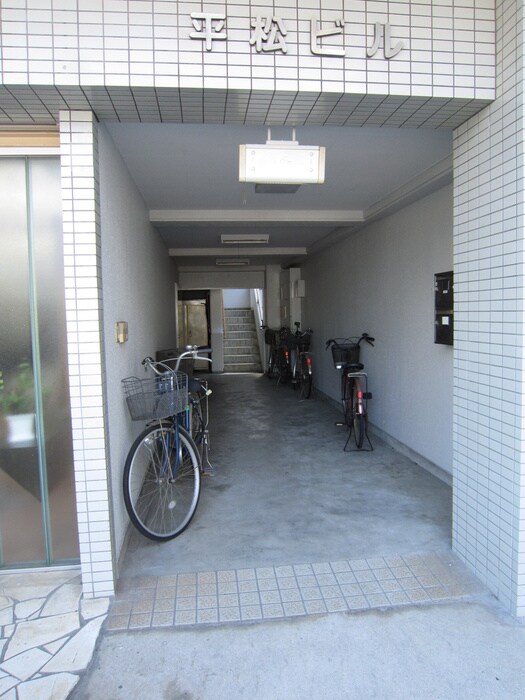 物件外観写真4　(エントランス部分)