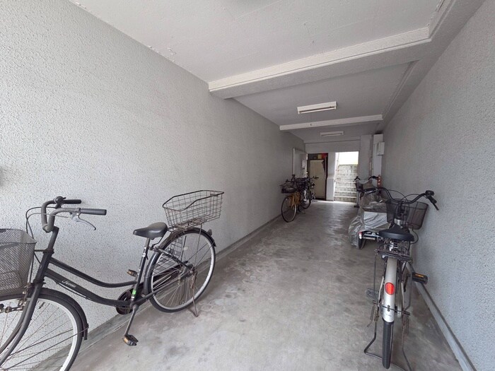 物件外観写真5　(駐輪場)