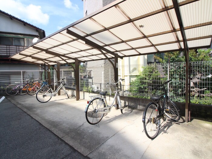 物件外観写真4　(駐輪場)