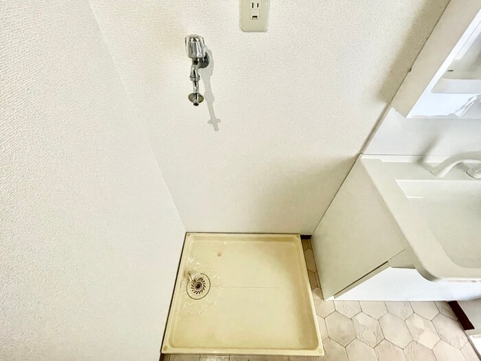 物件内観写真12　(洗濯機置場)