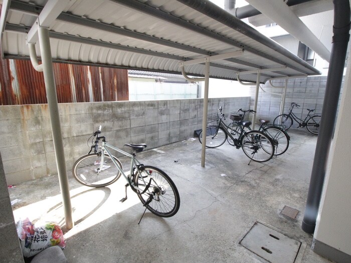 物件外観写真3　(駐輪場)