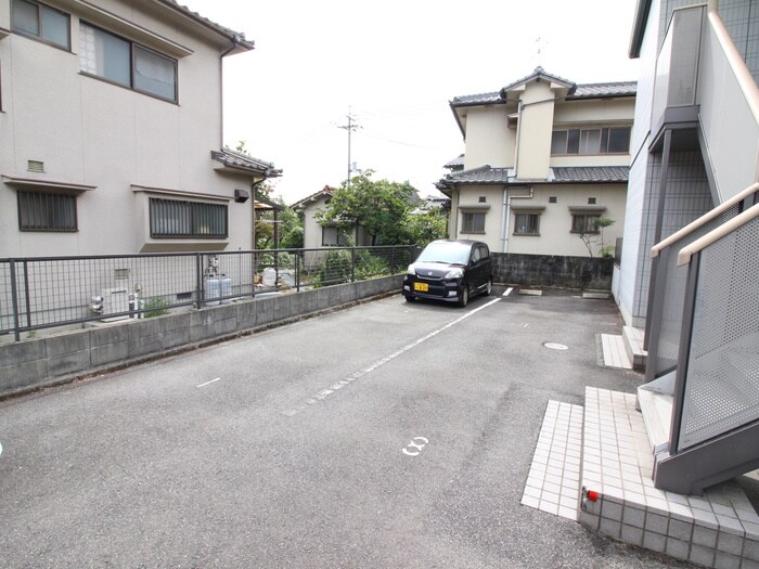 物件外観写真3　(駐車場)