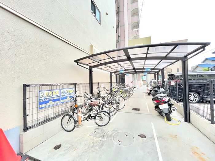 物件外観写真3　(駐輪場)