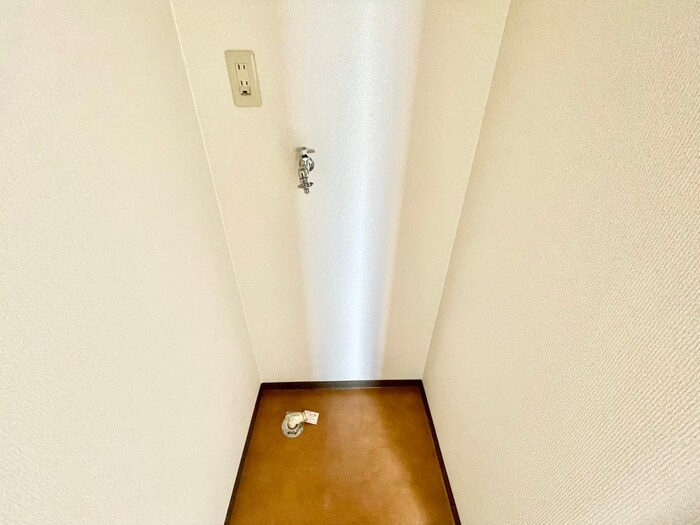 物件内観写真12　(洗濯機置場)