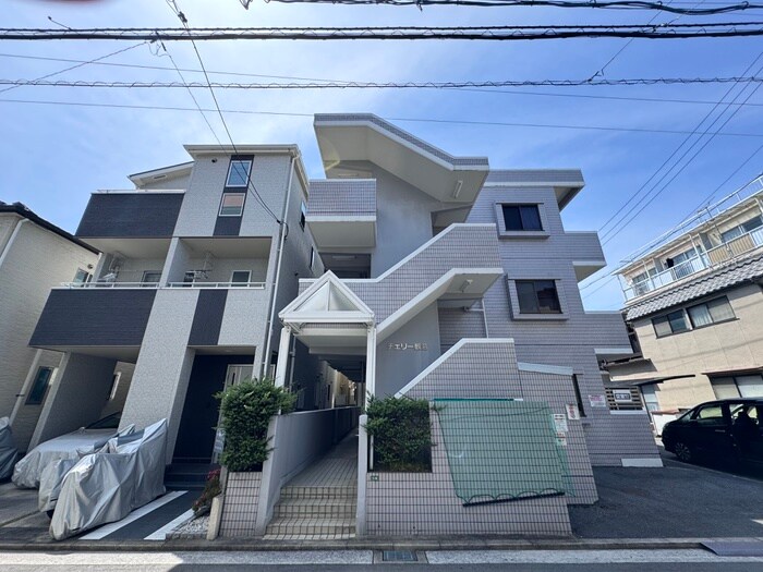 物件外観写真6　(エントランス部分)