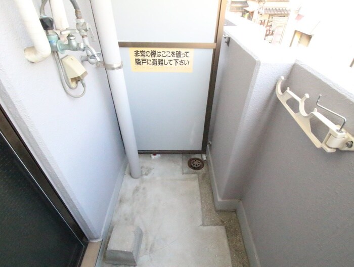 物件内観写真14　(洗濯機置場)