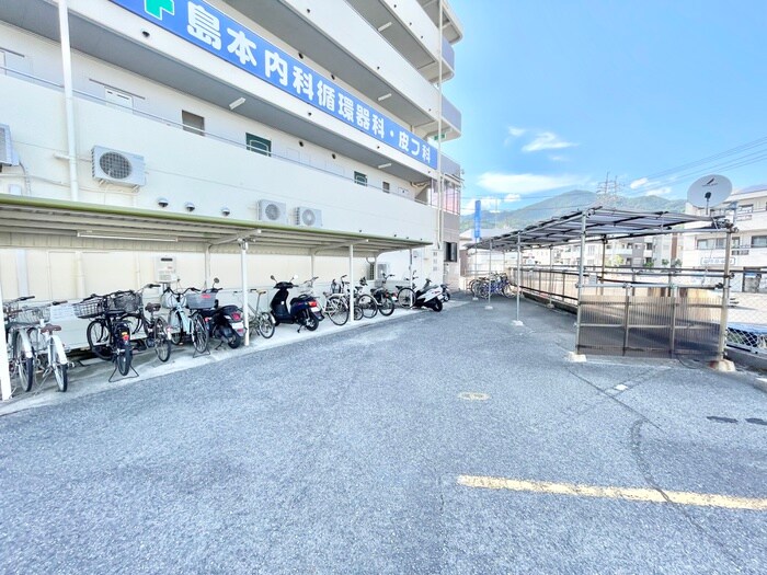 物件外観写真5　(駐輪場)