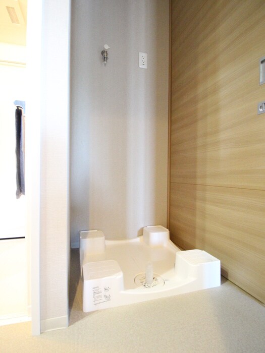 物件内観写真18　(洗濯機置場)