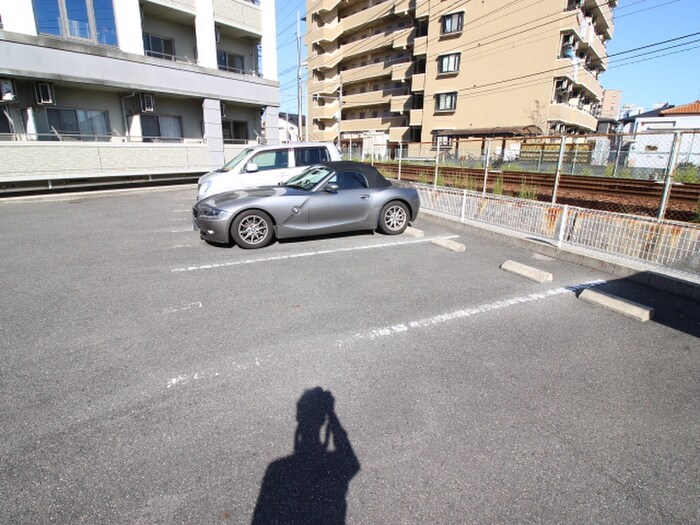 物件外観写真4　(駐車場)