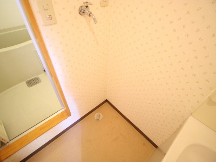 物件内観写真12　(洗濯機置場)