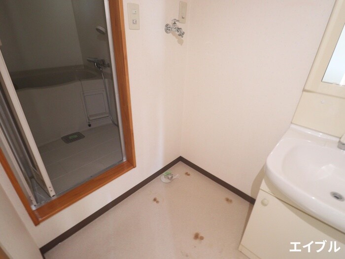 物件内観写真12　(洗濯機置場)