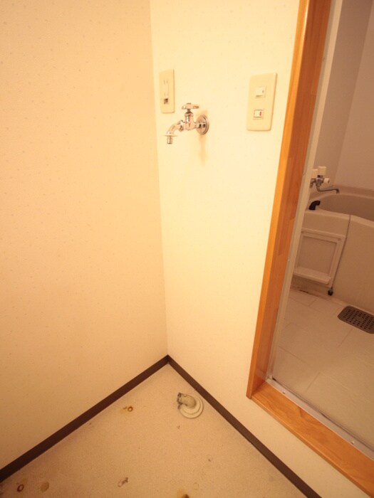 物件内観写真12　(洗濯機置場)