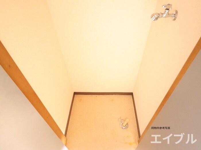 物件内観写真12　(洗濯機置場)