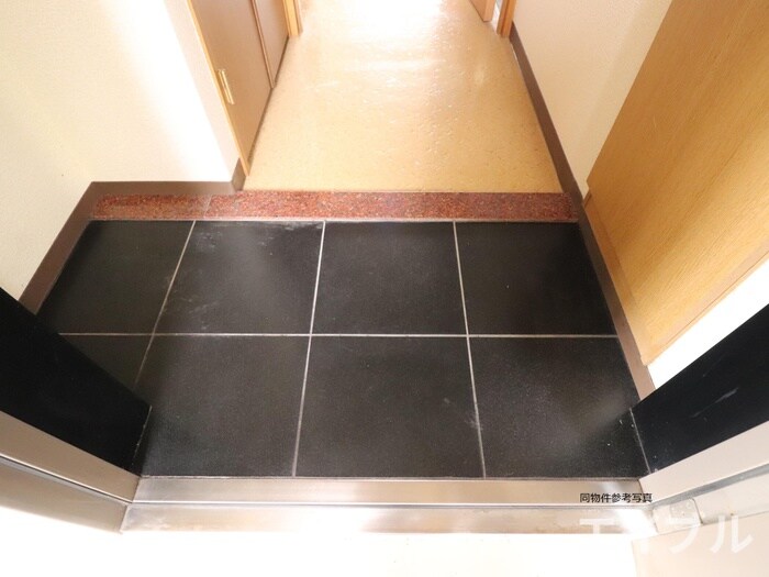 物件内観写真15　(玄関)