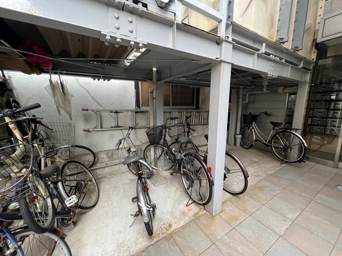 物件外観写真2　(駐輪場)