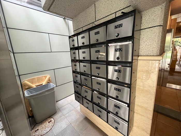 物件外観写真4　(エントランス部分)