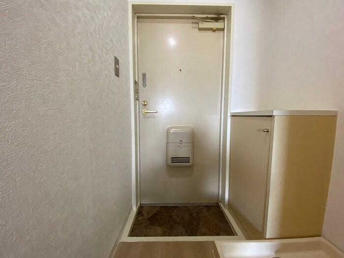 物件内観写真16　(玄関)