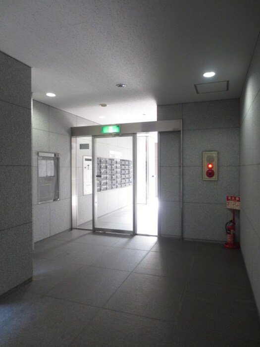 物件外観写真2　(エントランス部分)