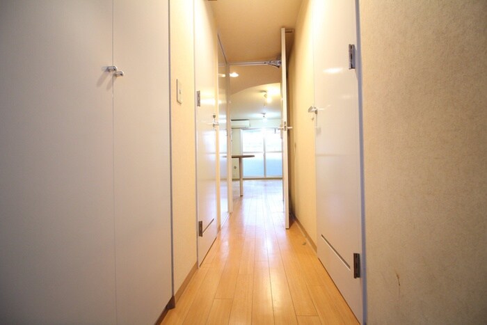 物件内観写真10　(廊下)
