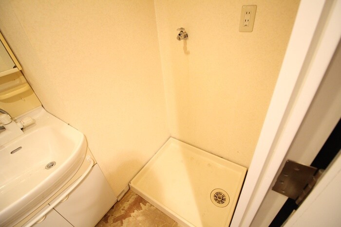 物件内観写真11　(洗濯機置場)