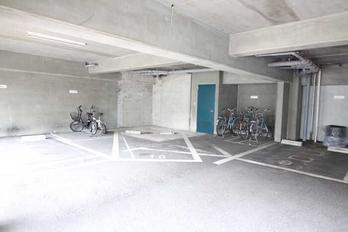 物件外観写真6　(駐輪場)