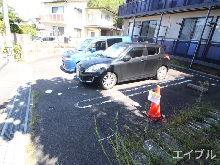 物件外観写真3　(駐車場)