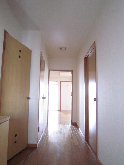 物件内観写真14　(廊下)