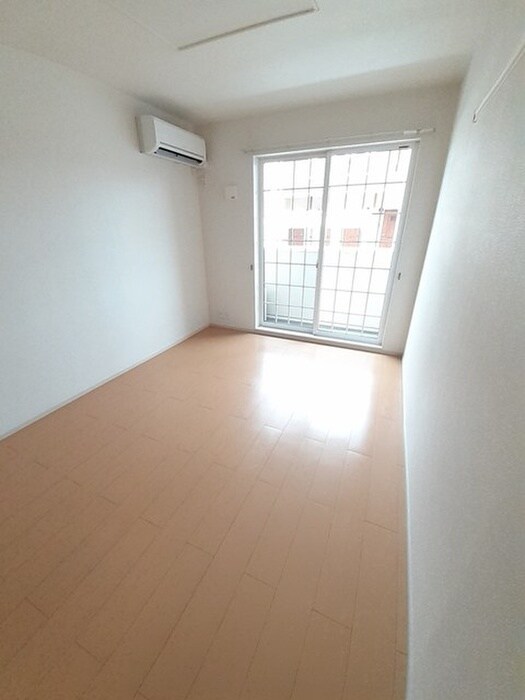 物件内観写真2　(居室)