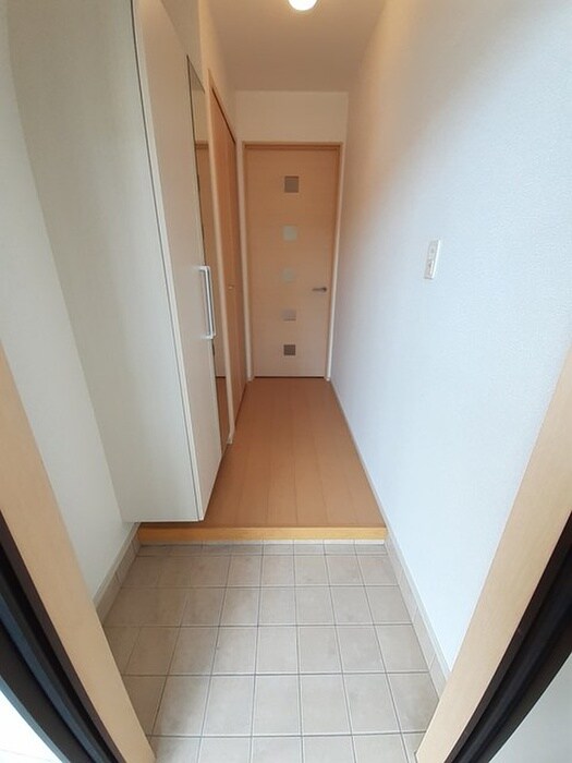 物件内観写真10　(玄関)