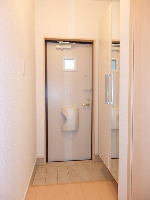 物件内観写真15　(玄関)